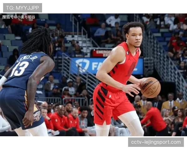 杜埃反击连过三人，巴黎快速转换进攻展现惊人突破能力